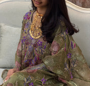 Razeen ( Emarati Thob , ثوب اماراتي )