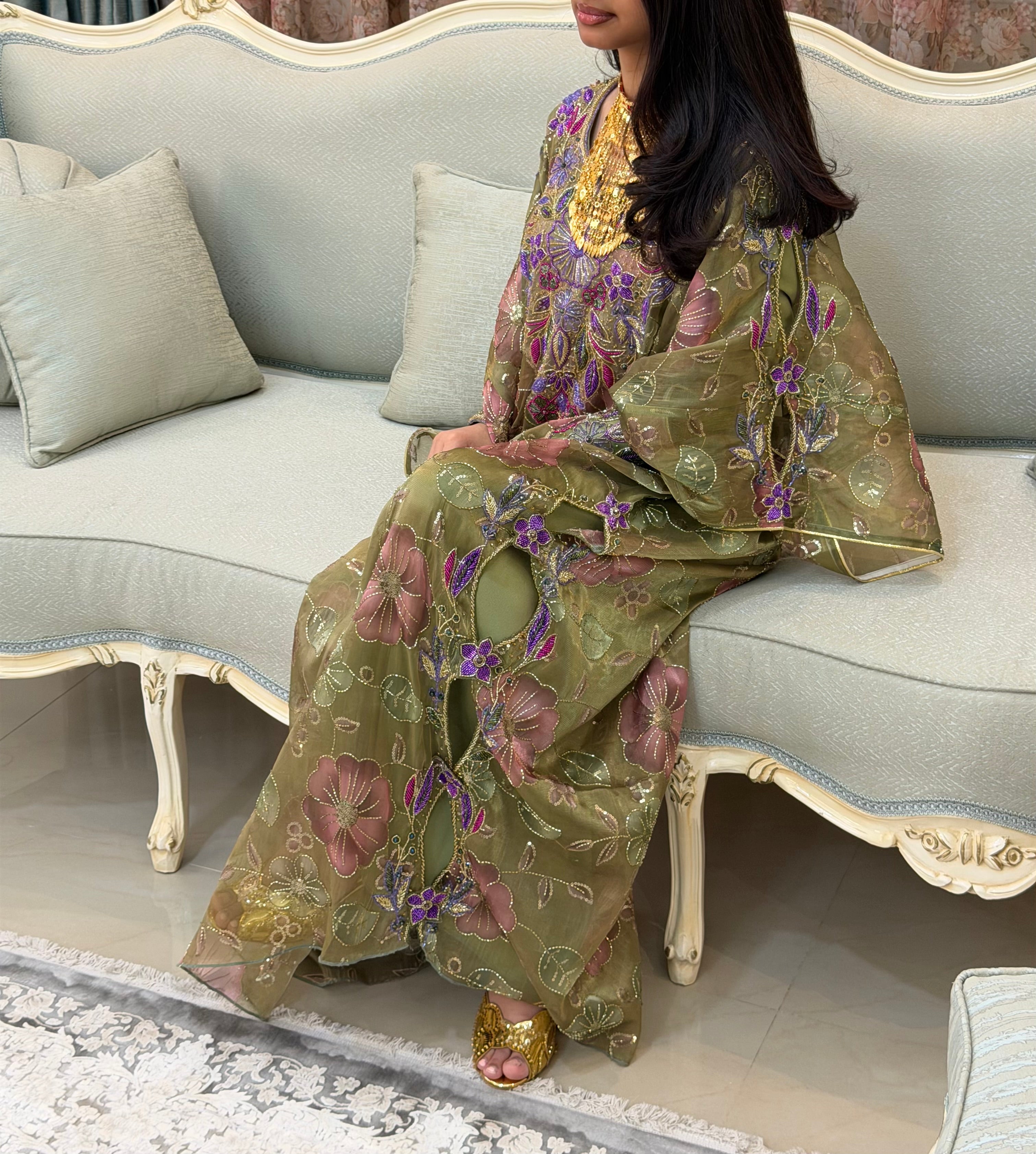 Razeen ( Emarati Thob , ثوب اماراتي )