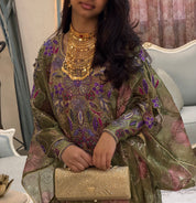 Razeen ( Emarati Thob , ثوب اماراتي )