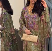 Razeen ( Emarati Thob , ثوب اماراتي )