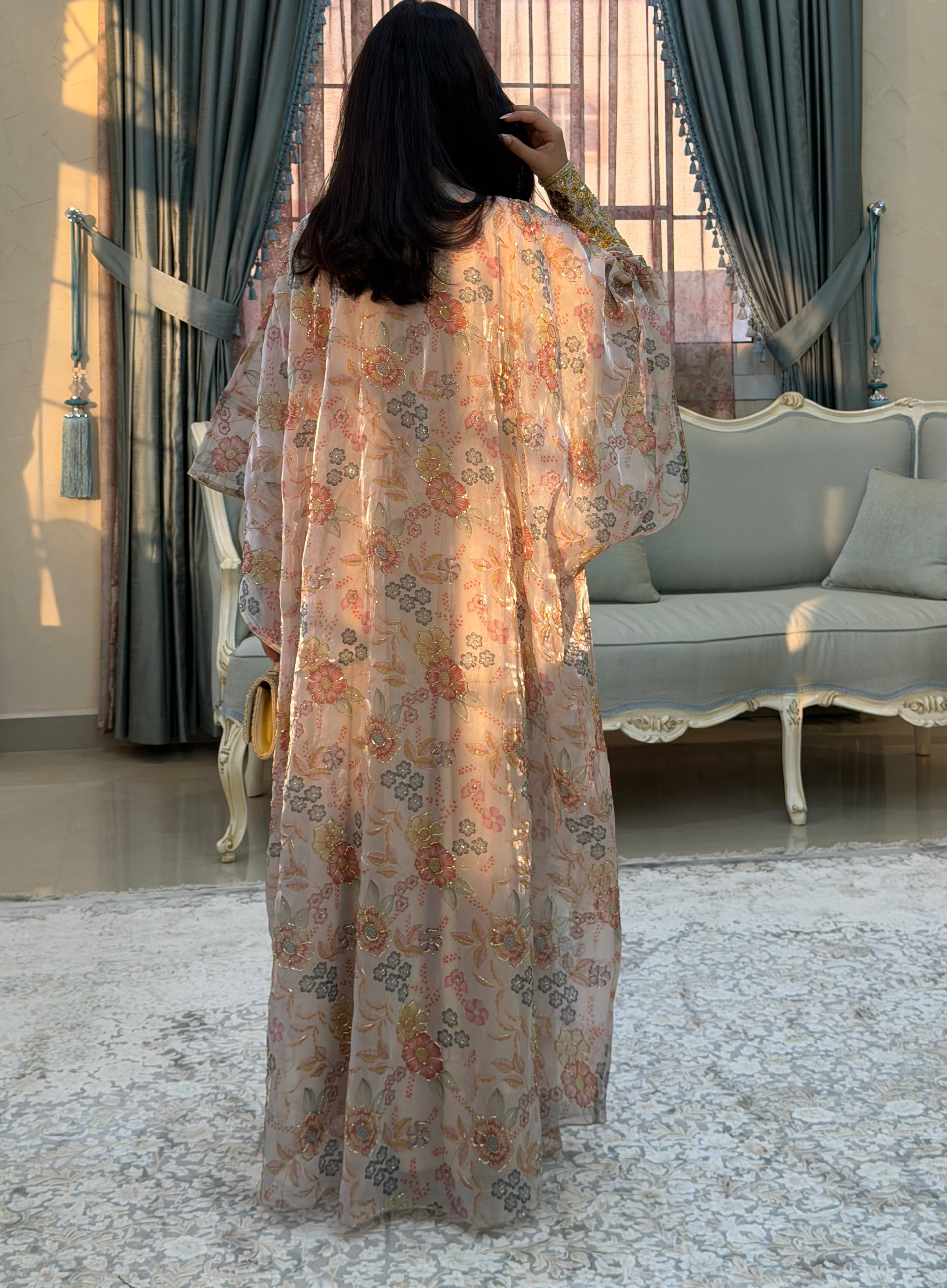 Razeen ( Emarati Thob , ثوب اماراتي )