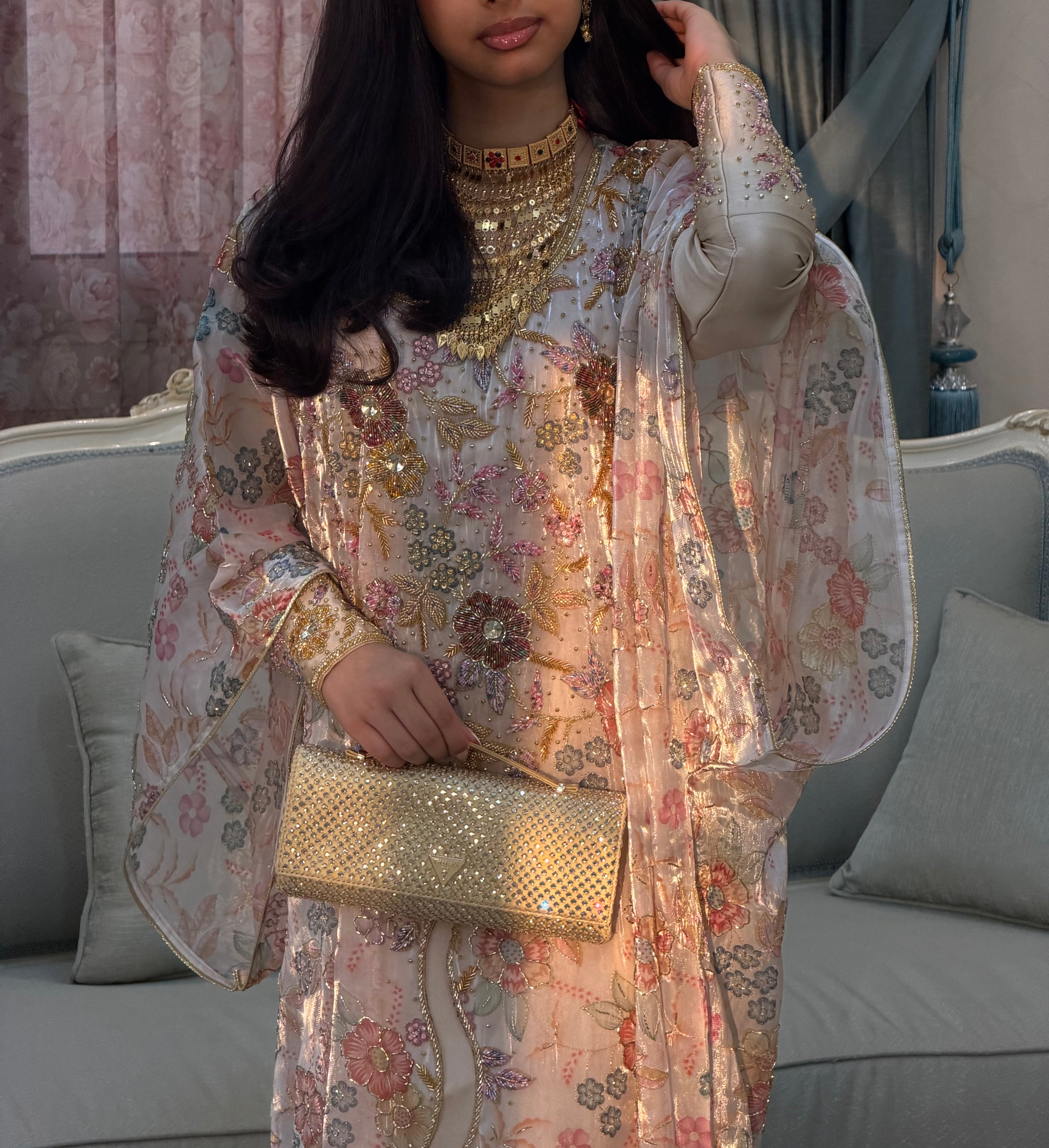 Razeen ( Emarati Thob , ثوب اماراتي )