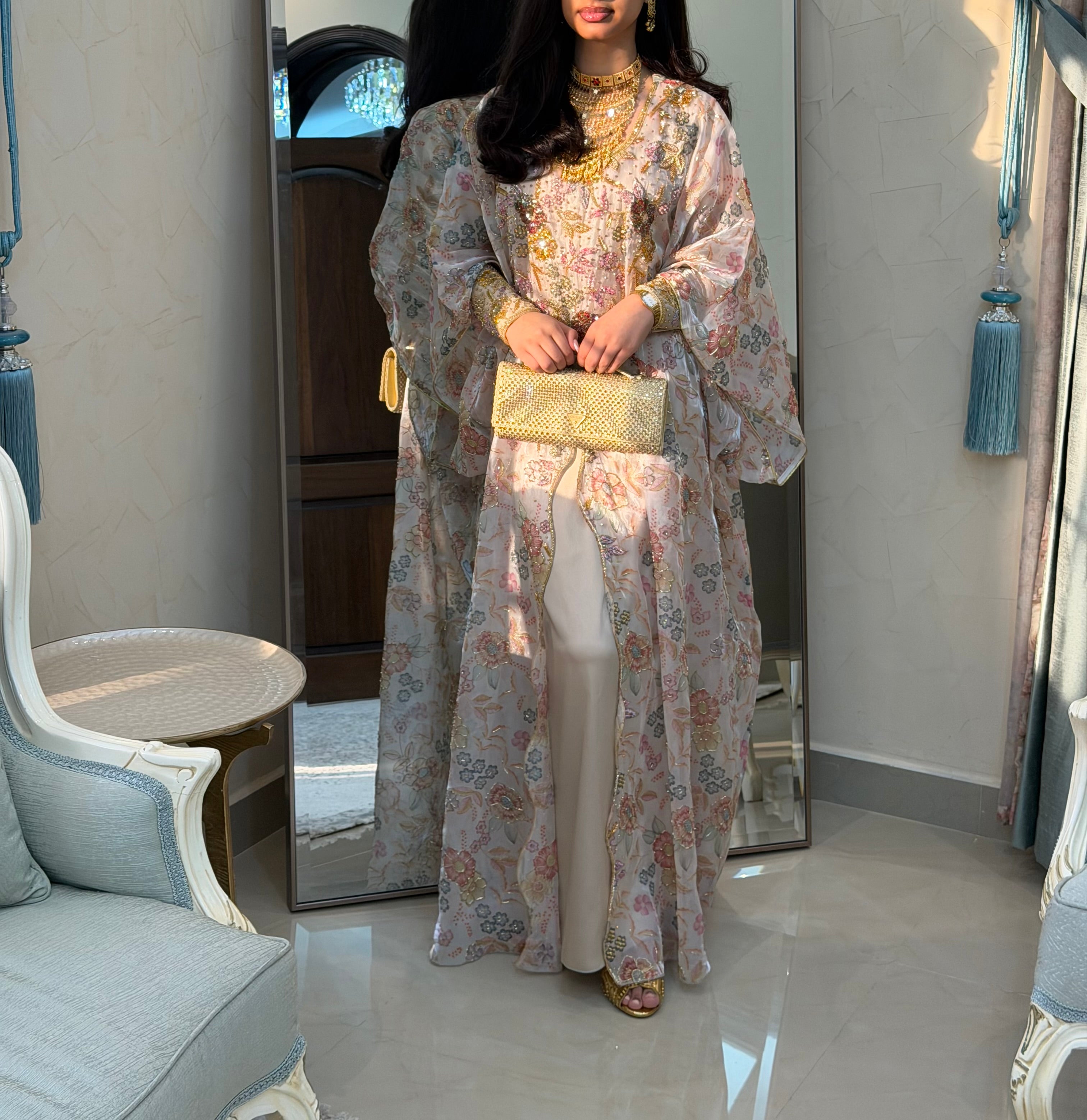 Razeen ( Emarati Thob , ثوب اماراتي )