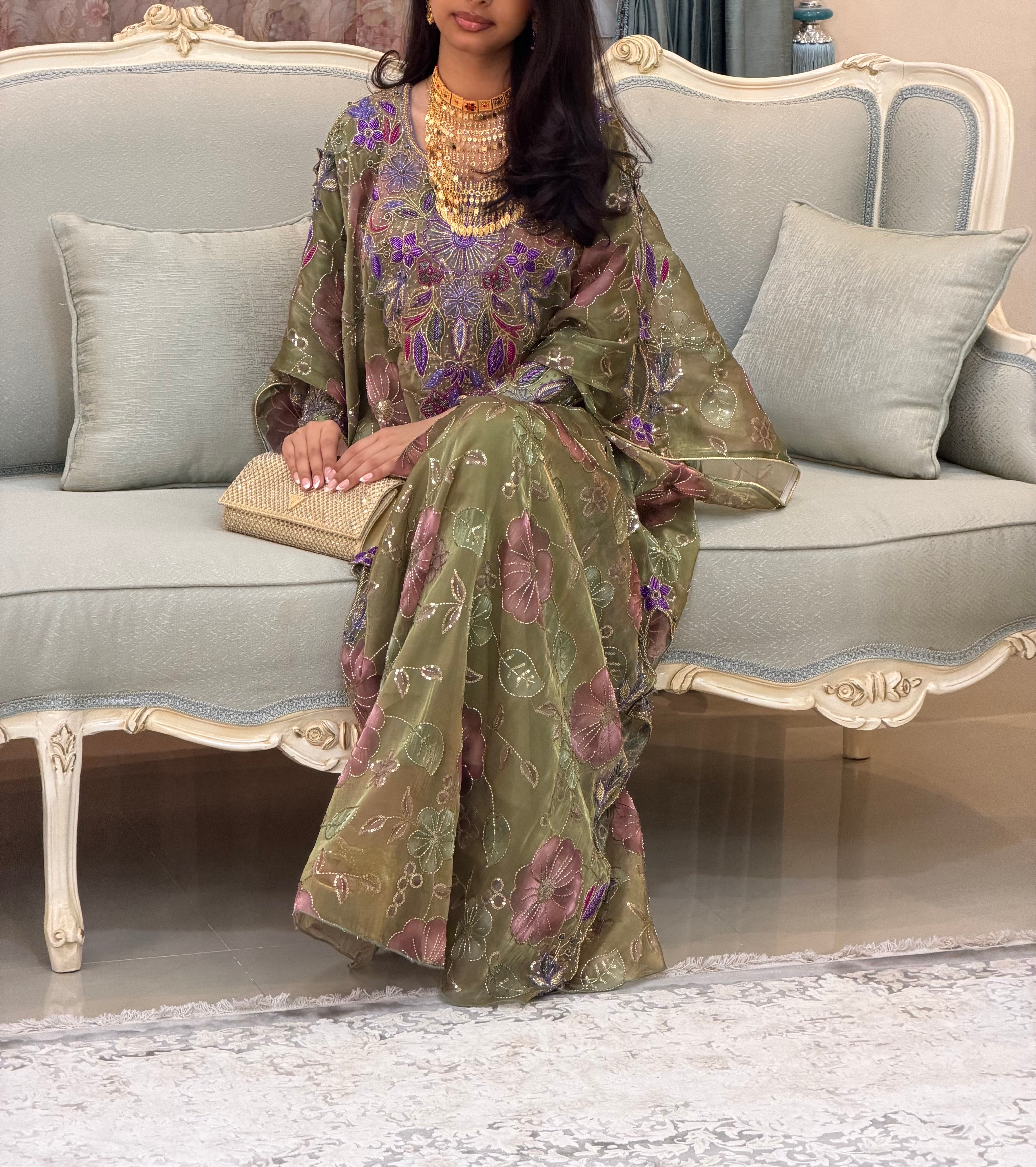 Razeen ( Emarati Thob , ثوب اماراتي )