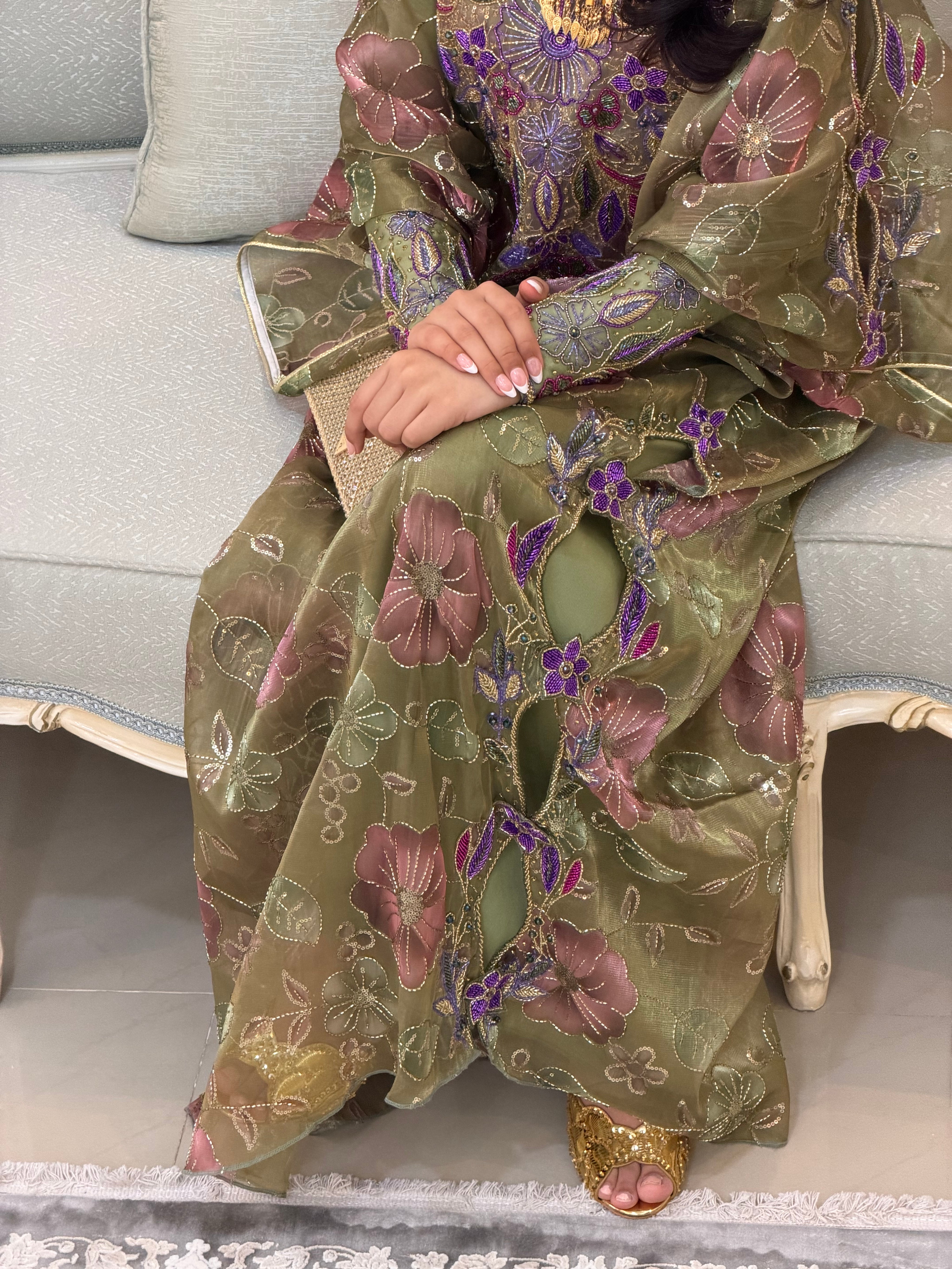 Razeen ( Emarati Thob , ثوب اماراتي )